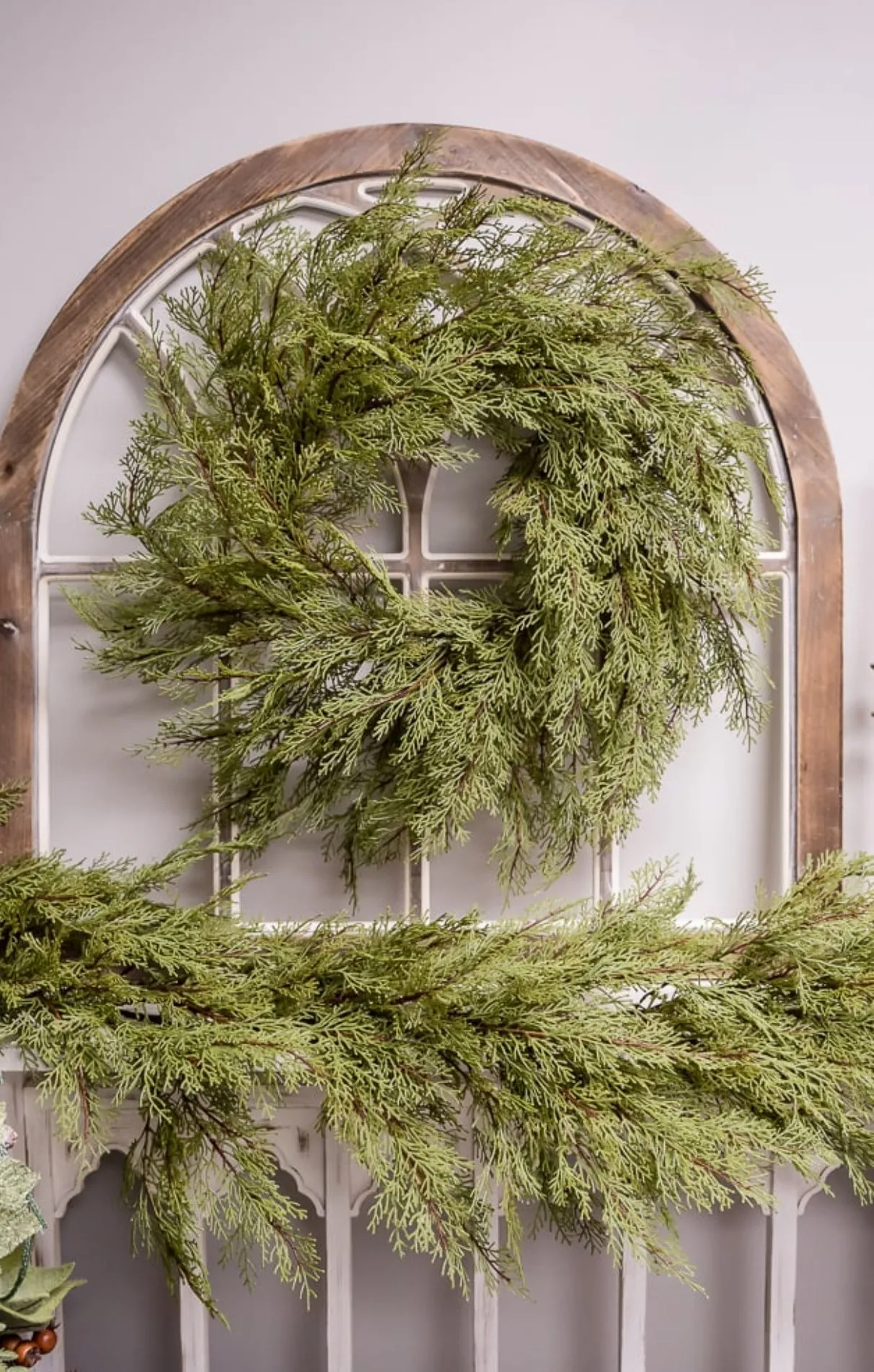 Cedar greenery wreath, 26”